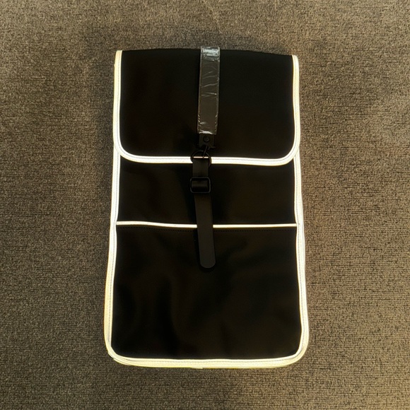 Rains Reflective Backpack NWT - Picture 1 of 5